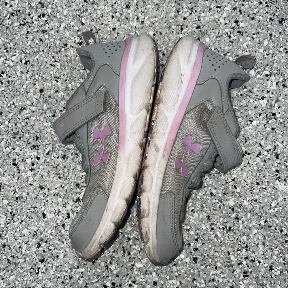 Girls under Armour sneakers